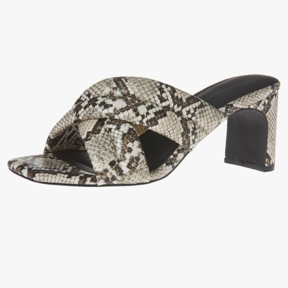 Amazon Essentials Crossover Sandals